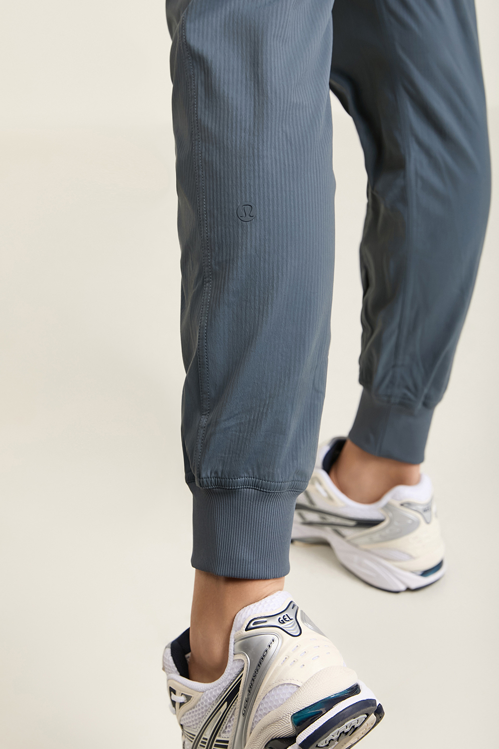 תמונת תקריב דוגמן של Dance Studio Mid-Rise Jogger LULULEMON