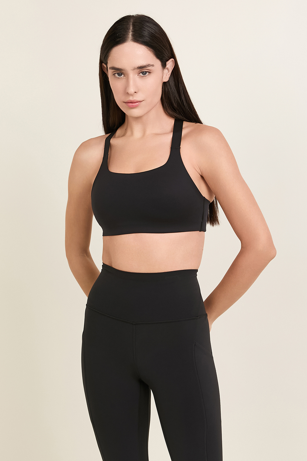 תמונת דוגמן קידמית של Ultralu™ Square-Neck Workout Bra Medium Support, B/C Cup LULULEMON