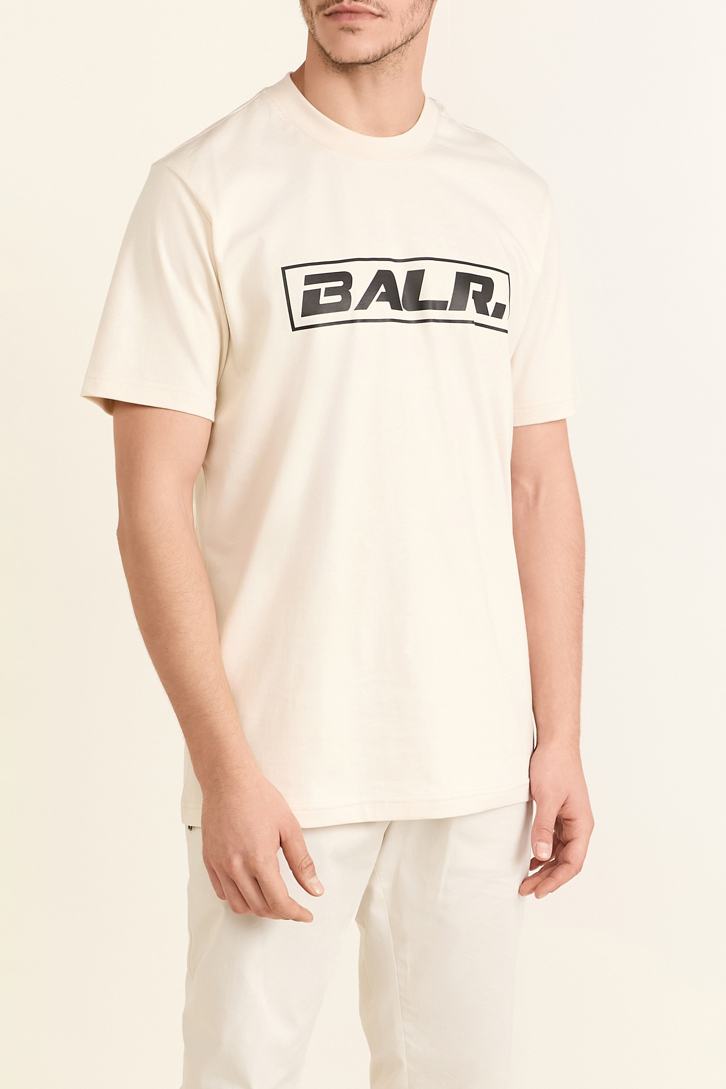 תמונת דוגמן קידמית של חולצת טי BALR