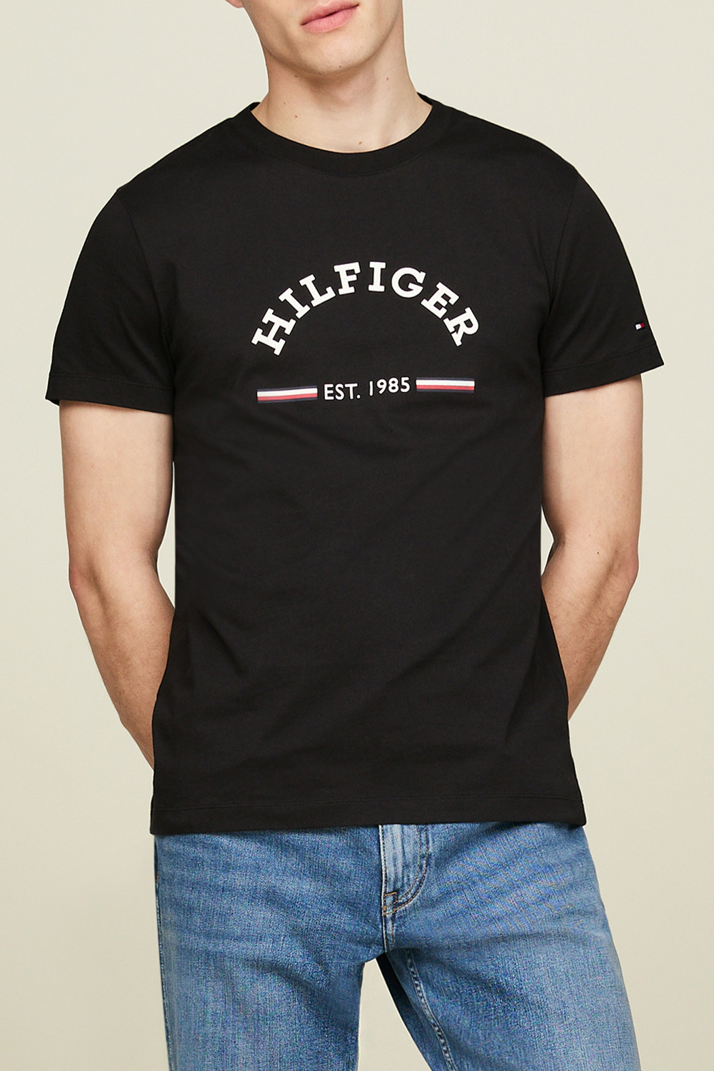 תמונת דוגמן קידמית של חולצת טי TOMMY HILFIGER