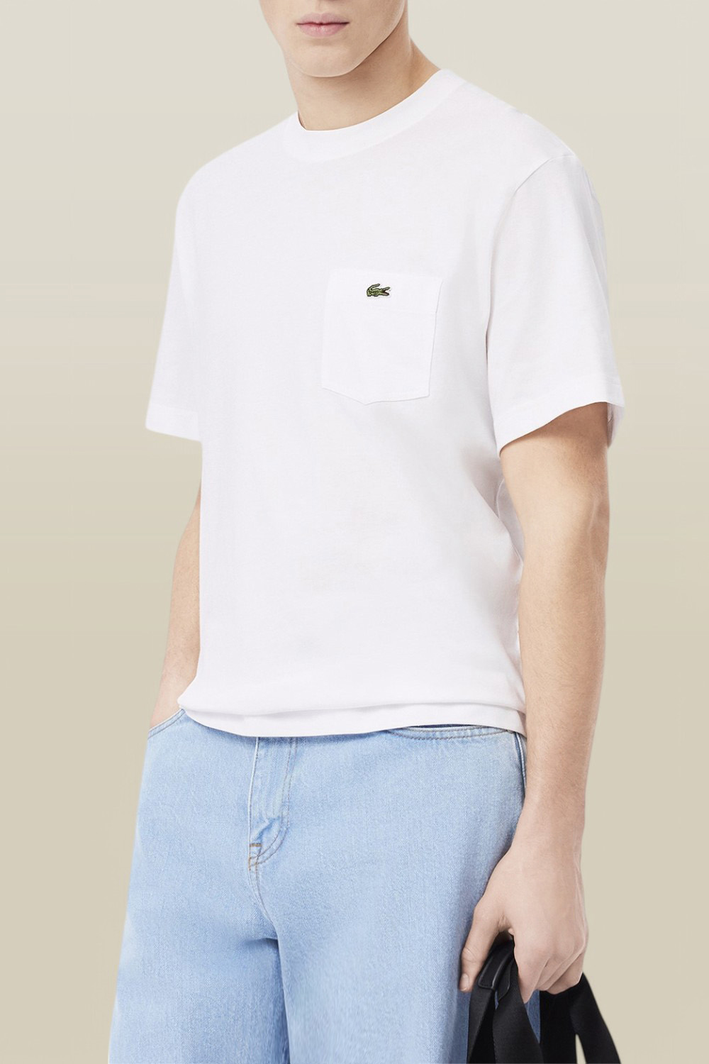 תמונת דוגמן קידמית של חולצת טי LACOSTE