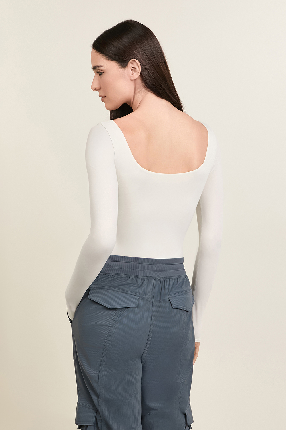 תמונת דוגמן אחורית של Nulu Square-Neck Long-Sleeve Bodysuit LULULEMON