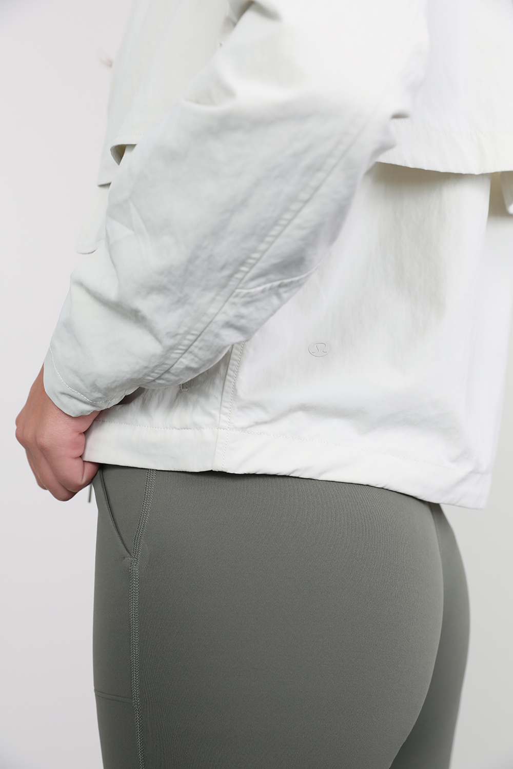תמונת תקריב דוגמן של Always Effortless Jacket