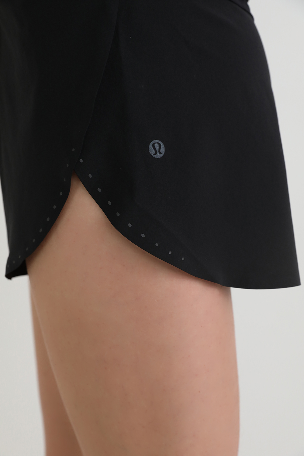 תמונת תקריב דוגמן של Fast and Free Loose High-Rise Short 3