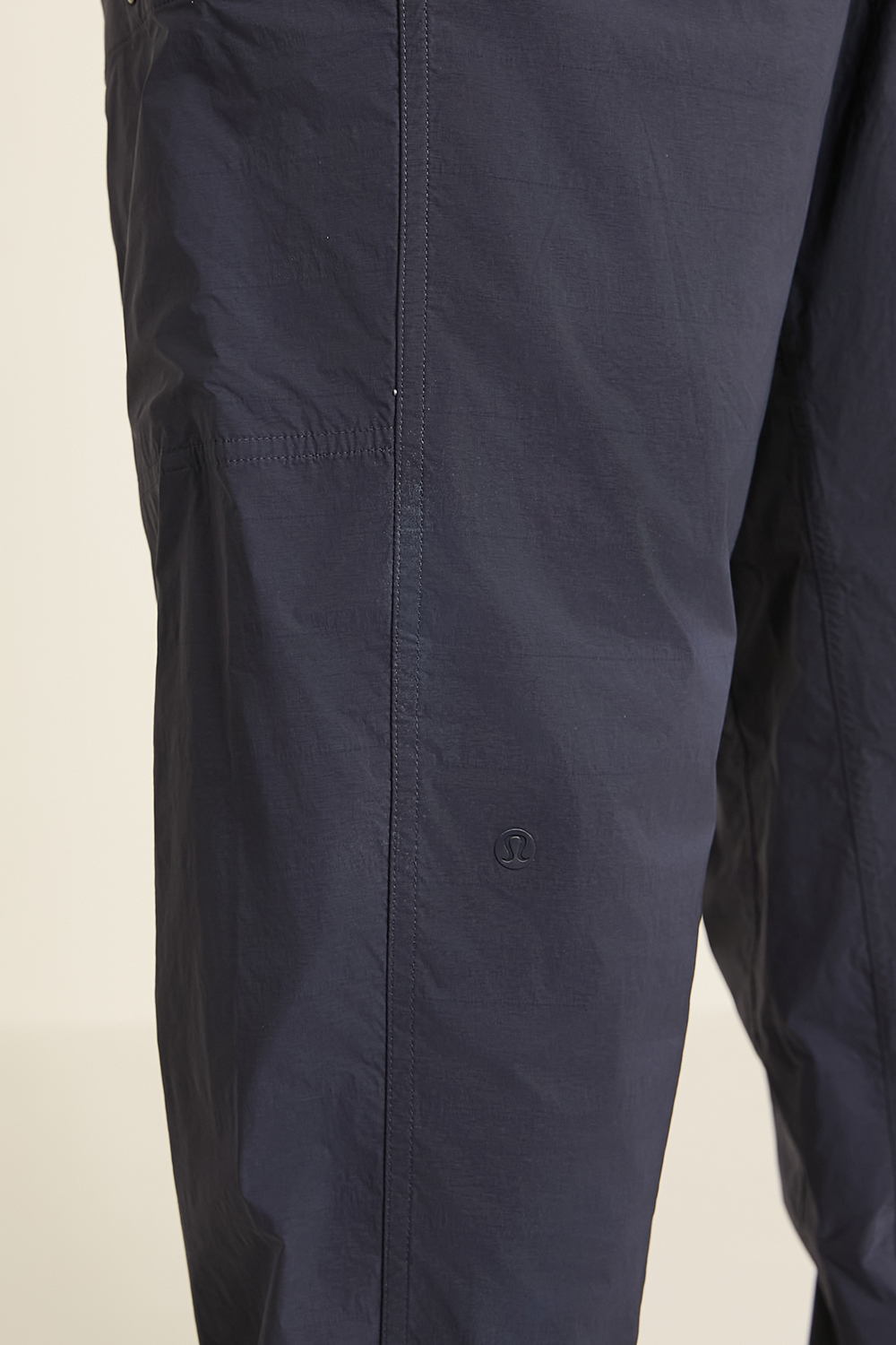 תמונת תקריב דוגמן של Lightweight Cargo Pocket Jogger LULULEMON