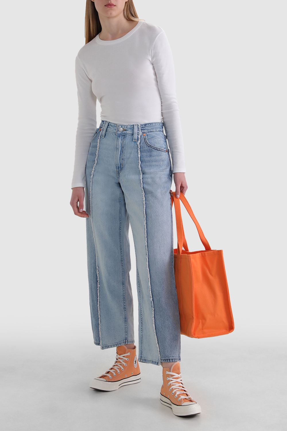 תמונת דוגמן קידמית של תיק טוט לארג' MARC JACOBS