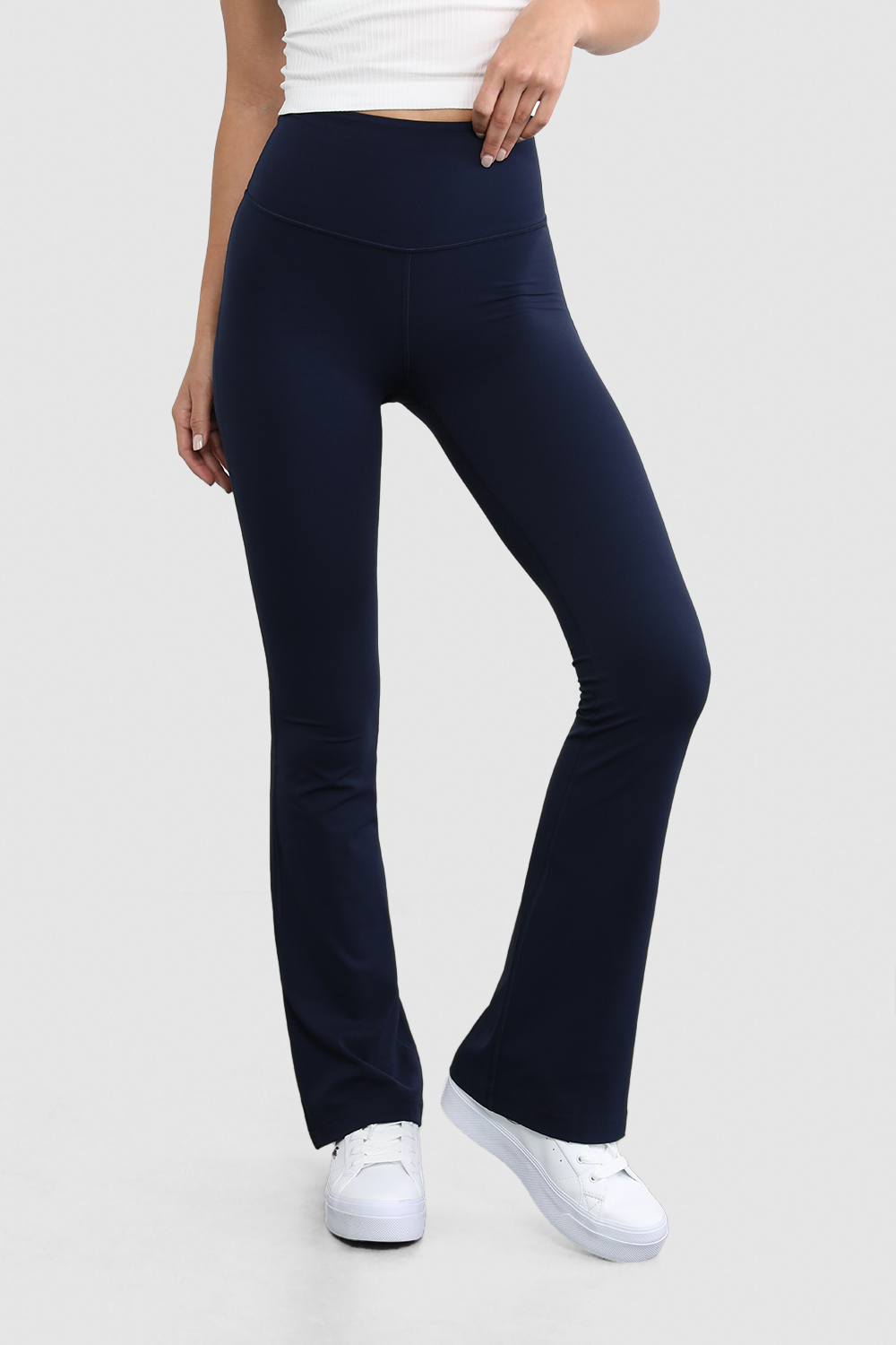תמונת דוגמן קידמית של Groove Super-High-Rise Flared Pant