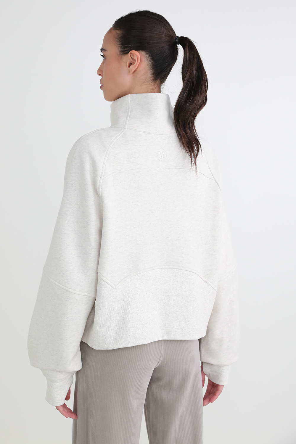 תמונת דוגמן אחורית של Scuba Oversized Funnel Neck LULULEMON
