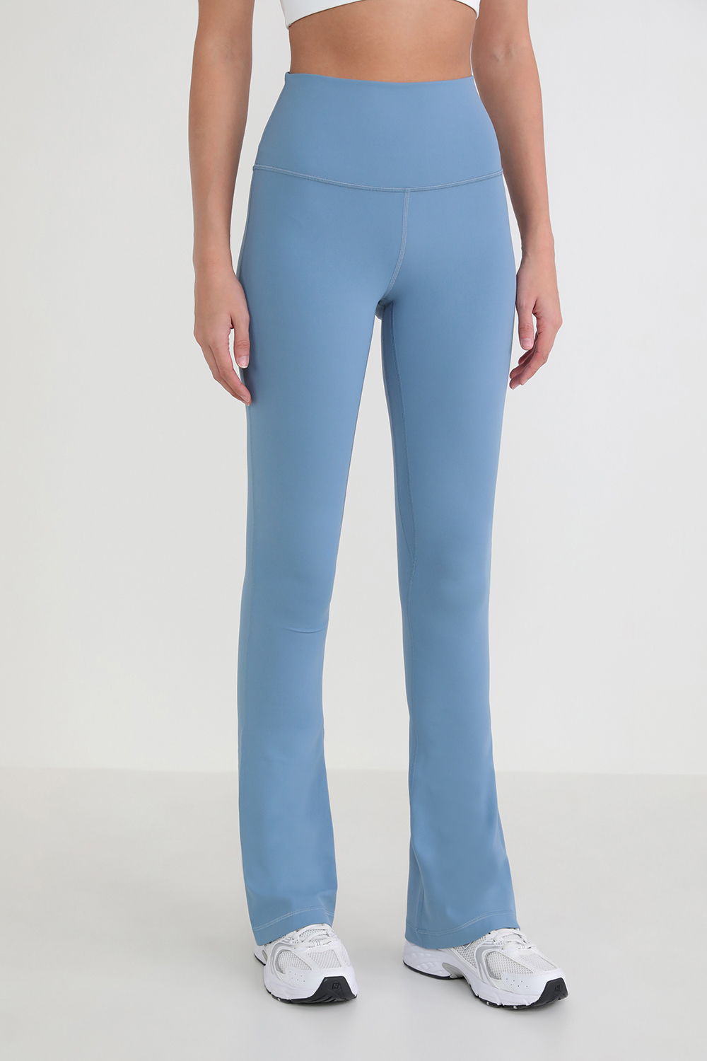תמונת דוגמן קידמית של Align HR Mini Flare Pant 32