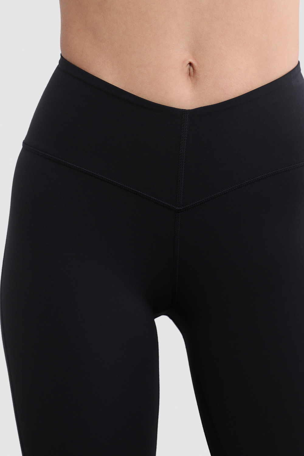 תמונת תקריב דוגמן של Align V Waist Flair Pant
