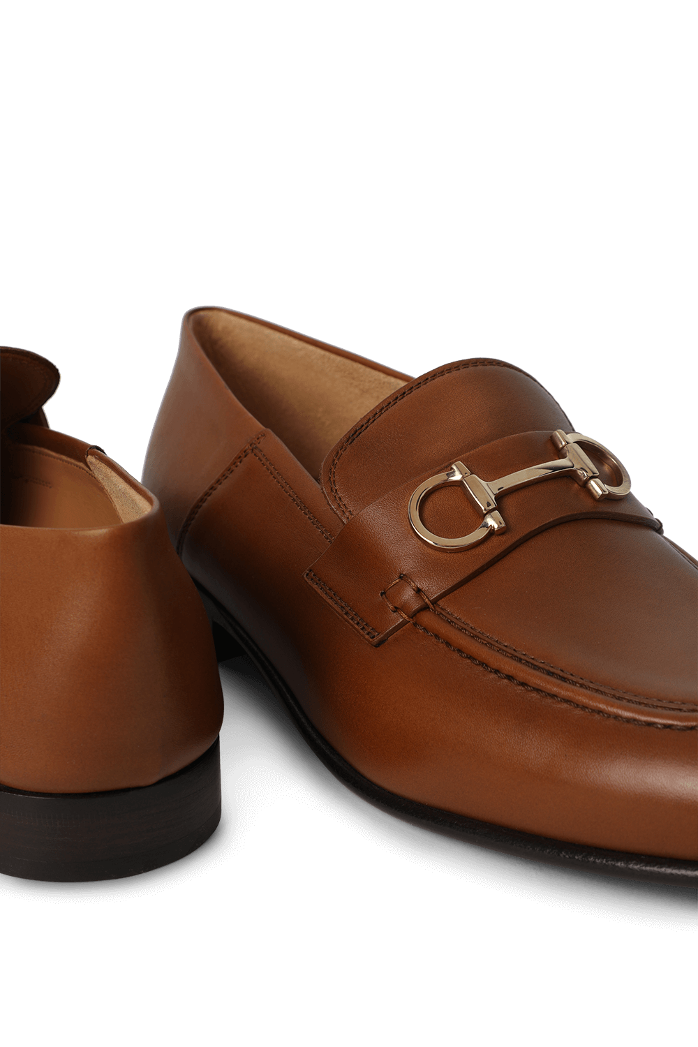תמונת תקריב של נעלי מוקסין מעור FERRAGAMO