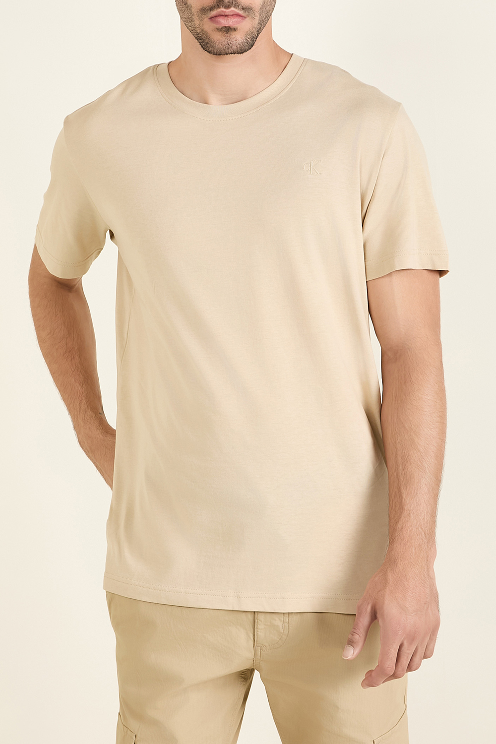 תמונת דוגמן קידמית של חולצת טי CALVIN KLEIN