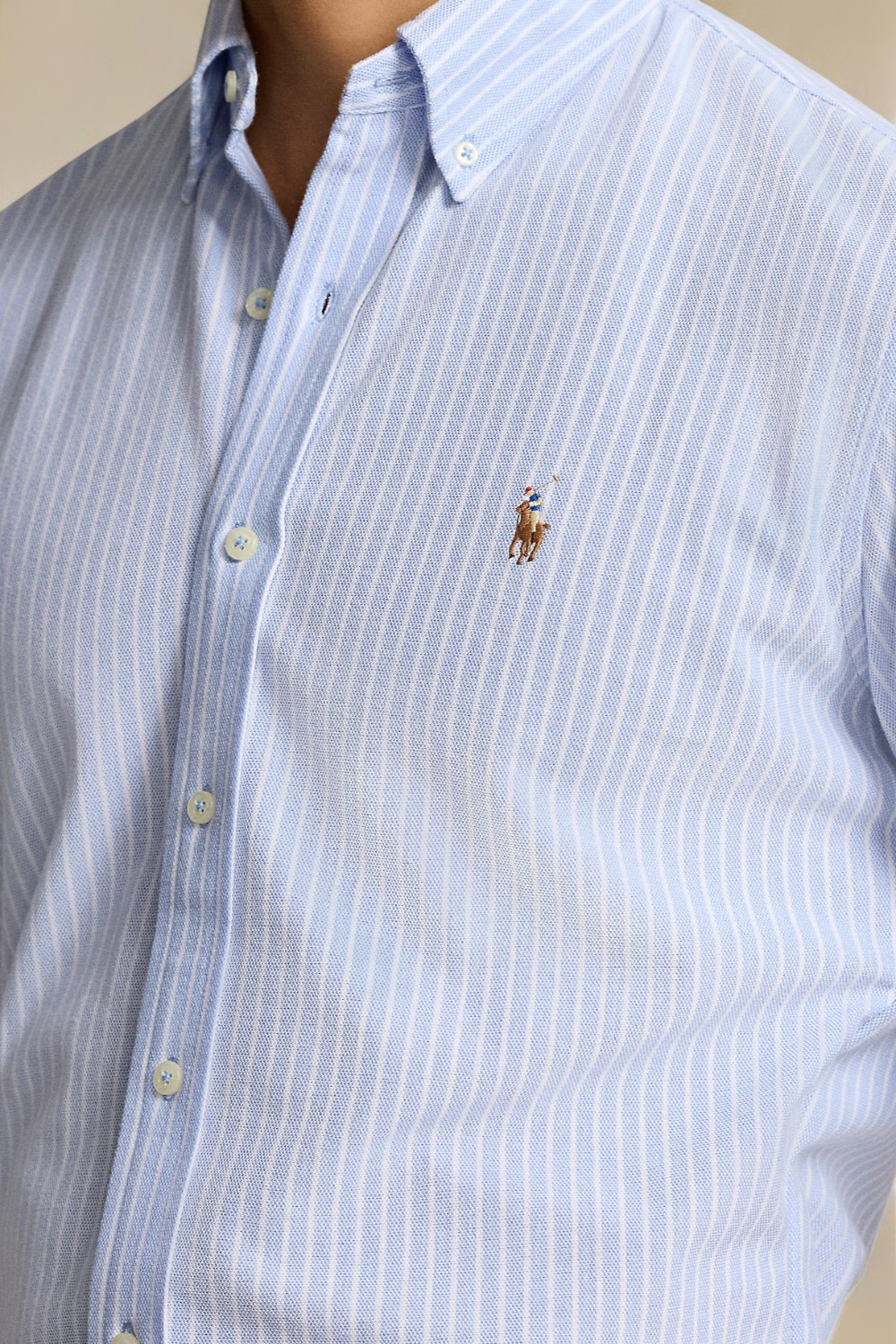 תמונת תקריב דוגמן של חולצת כפתורים POLO RALPH LAUREN