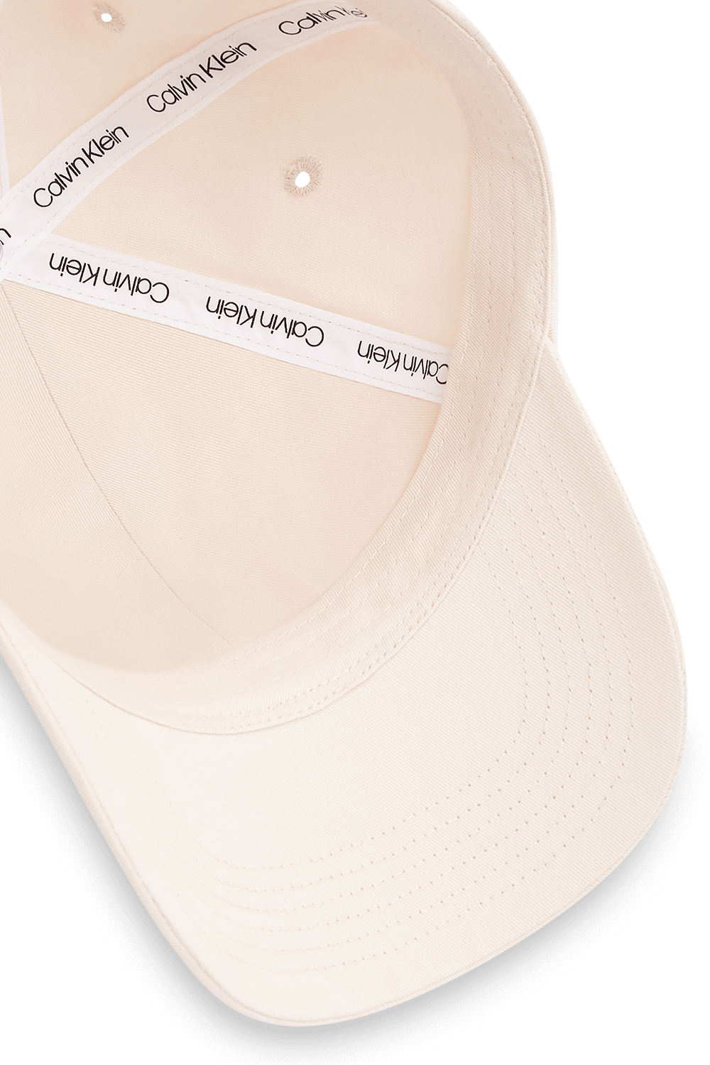 תמונת תקריב של כובע מצחייה CALVIN KLEIN