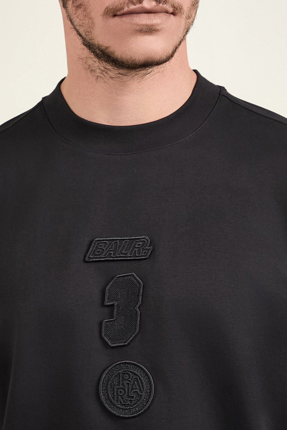 תמונת תקריב דוגמן של חולצת טי אוברסייז BALR