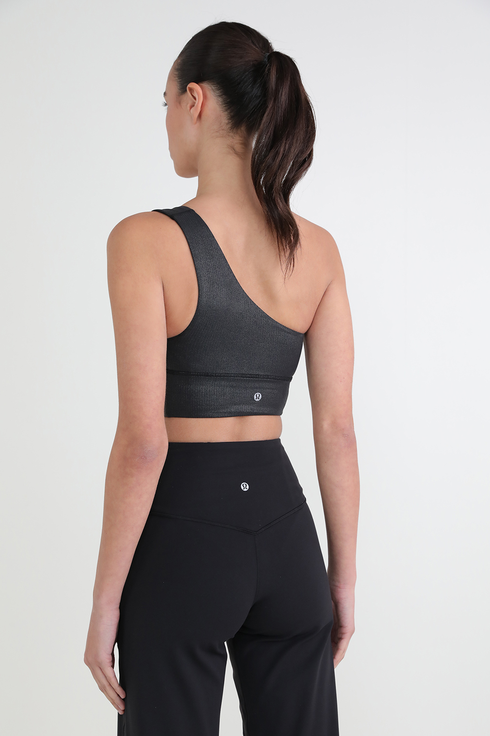 תמונת דוגמן אחורית של Align™ Asym Bra, C/D Cup *Shine LULULEMON