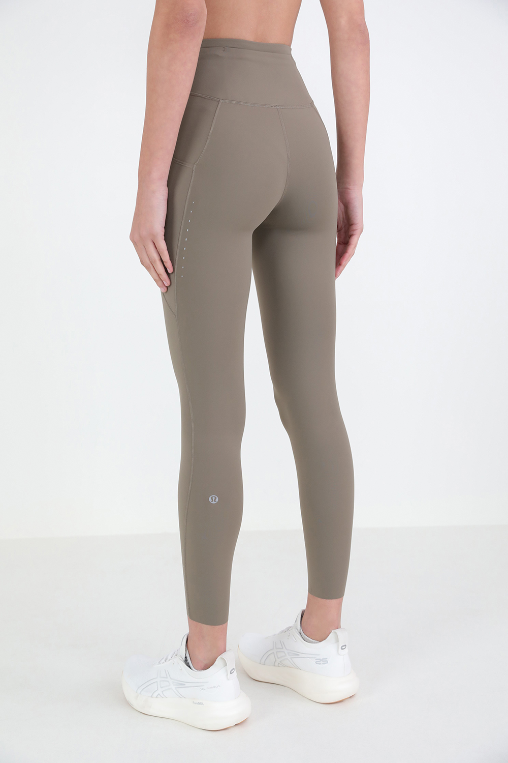 תמונת דוגמן אחורית של Fast and Free HR Tight 25