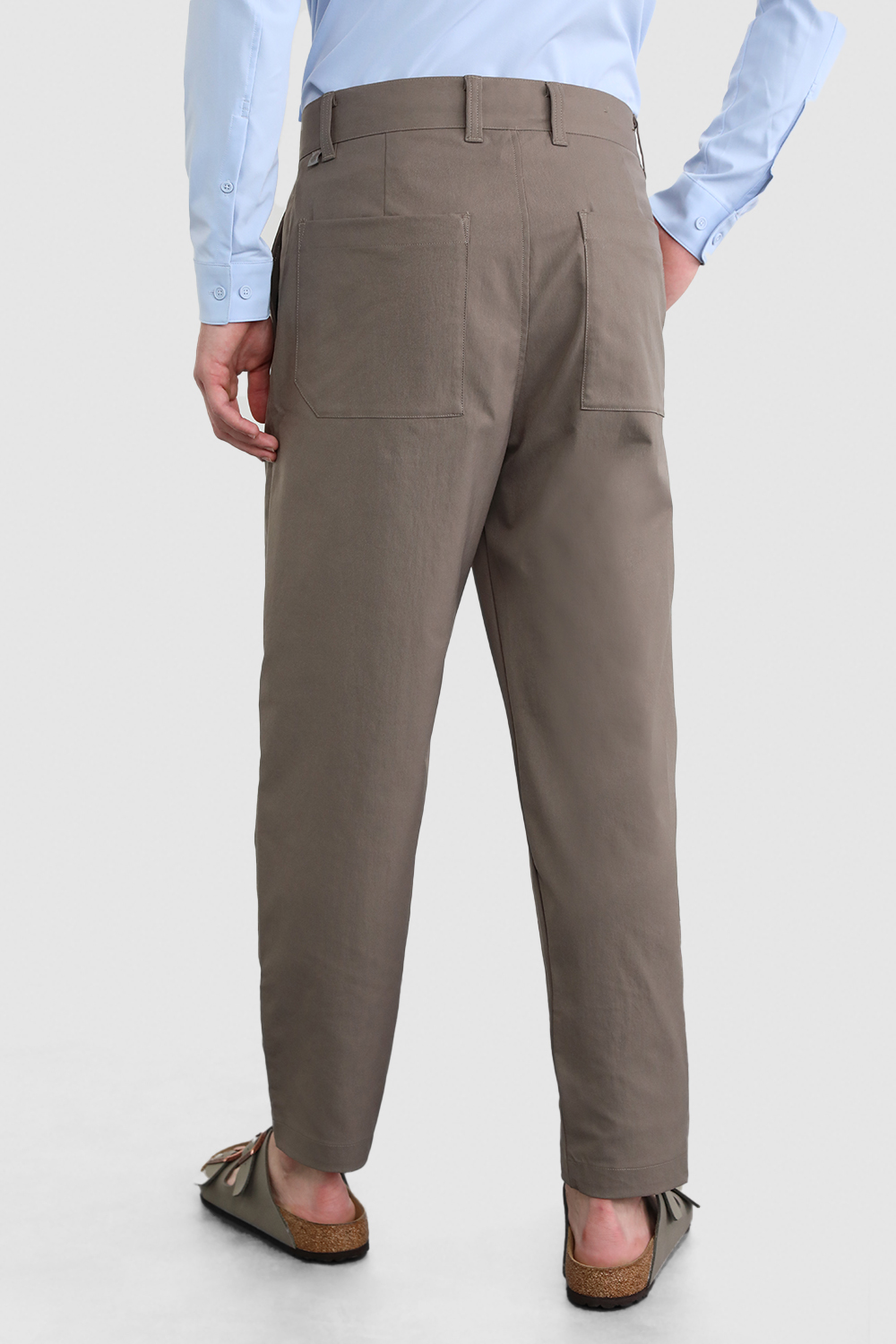 תמונת דוגמן אחורית של Relaxed-Tapered  Pants