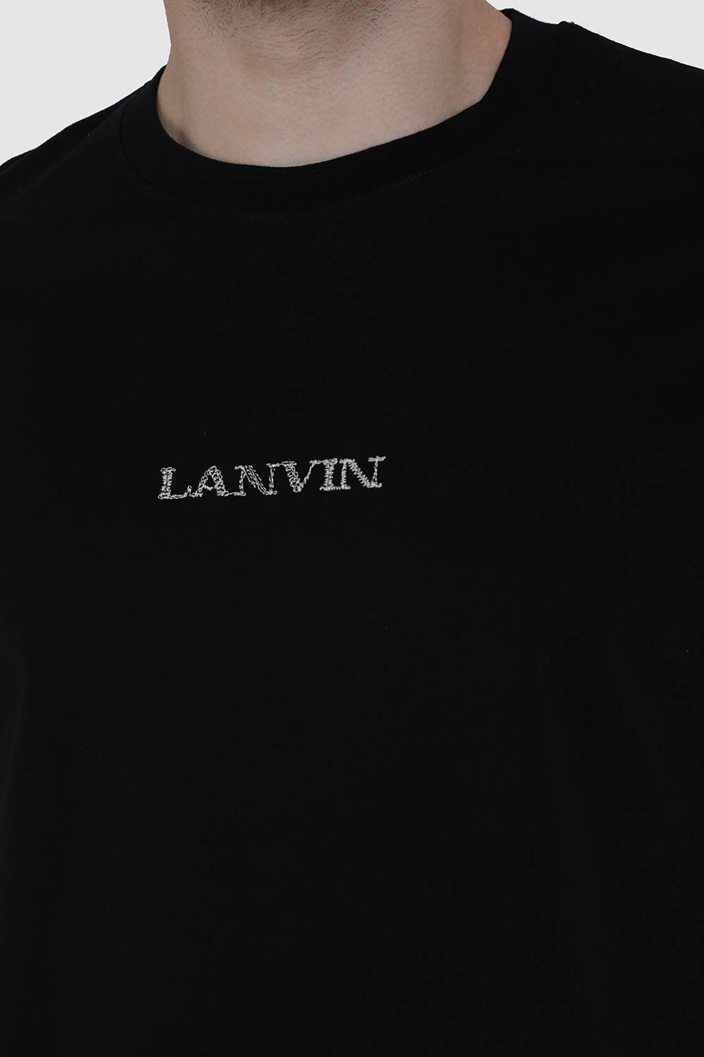 תמונת תקריב דוגמן של חולצת טי LANVIN
