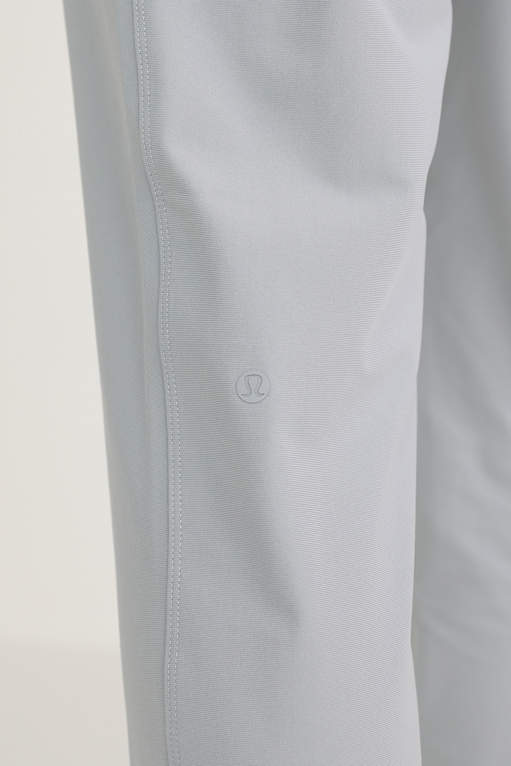 תמונת תקריב דוגמן של ABC Jogger Tall
