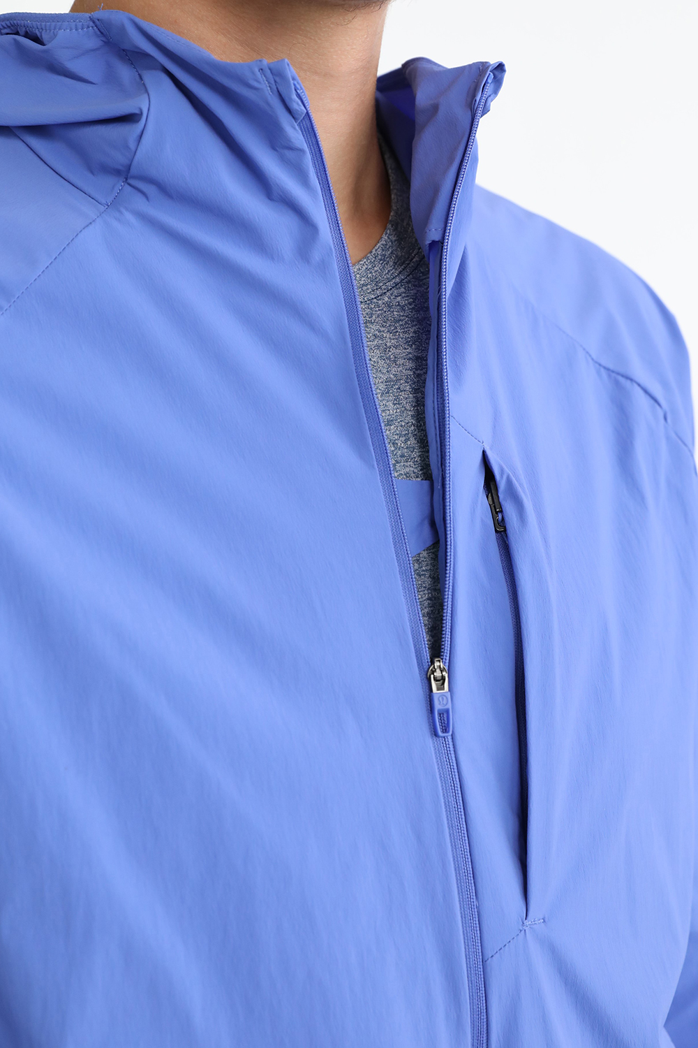תמונת תקריב דוגמן של Fast and Free Jacket