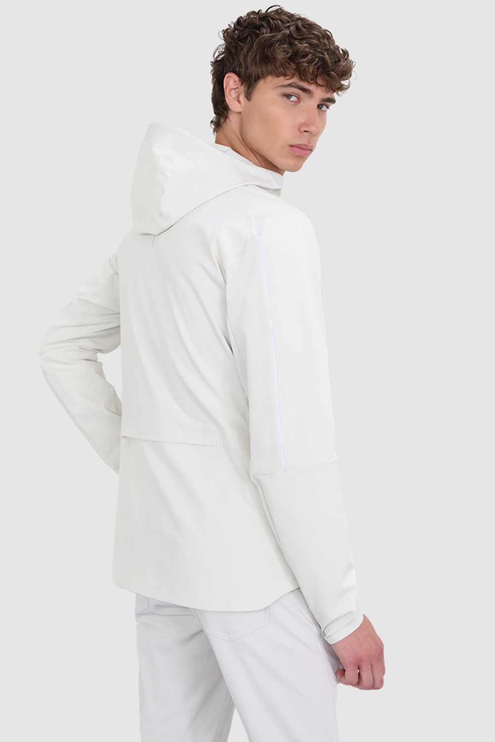 תמונת דוגמן אחורית של Warp Light Packable Jacket
