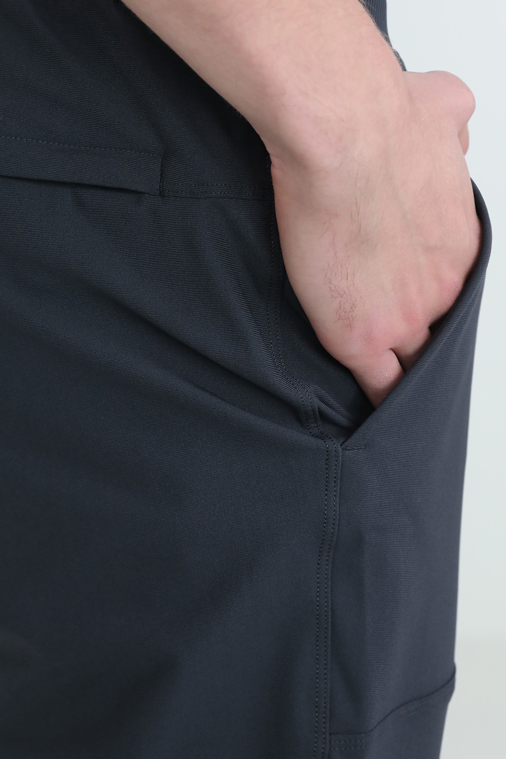 תמונת תקריב דוגמן של ABC Jogger