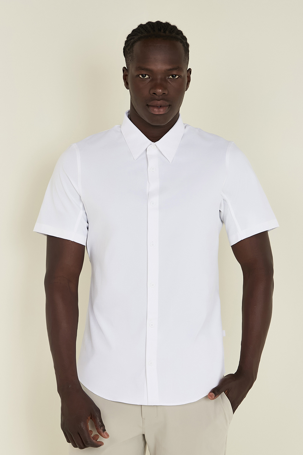 תמונת דוגמן קידמית של Airing Easy Short Sleeve Shirt LULULEMON