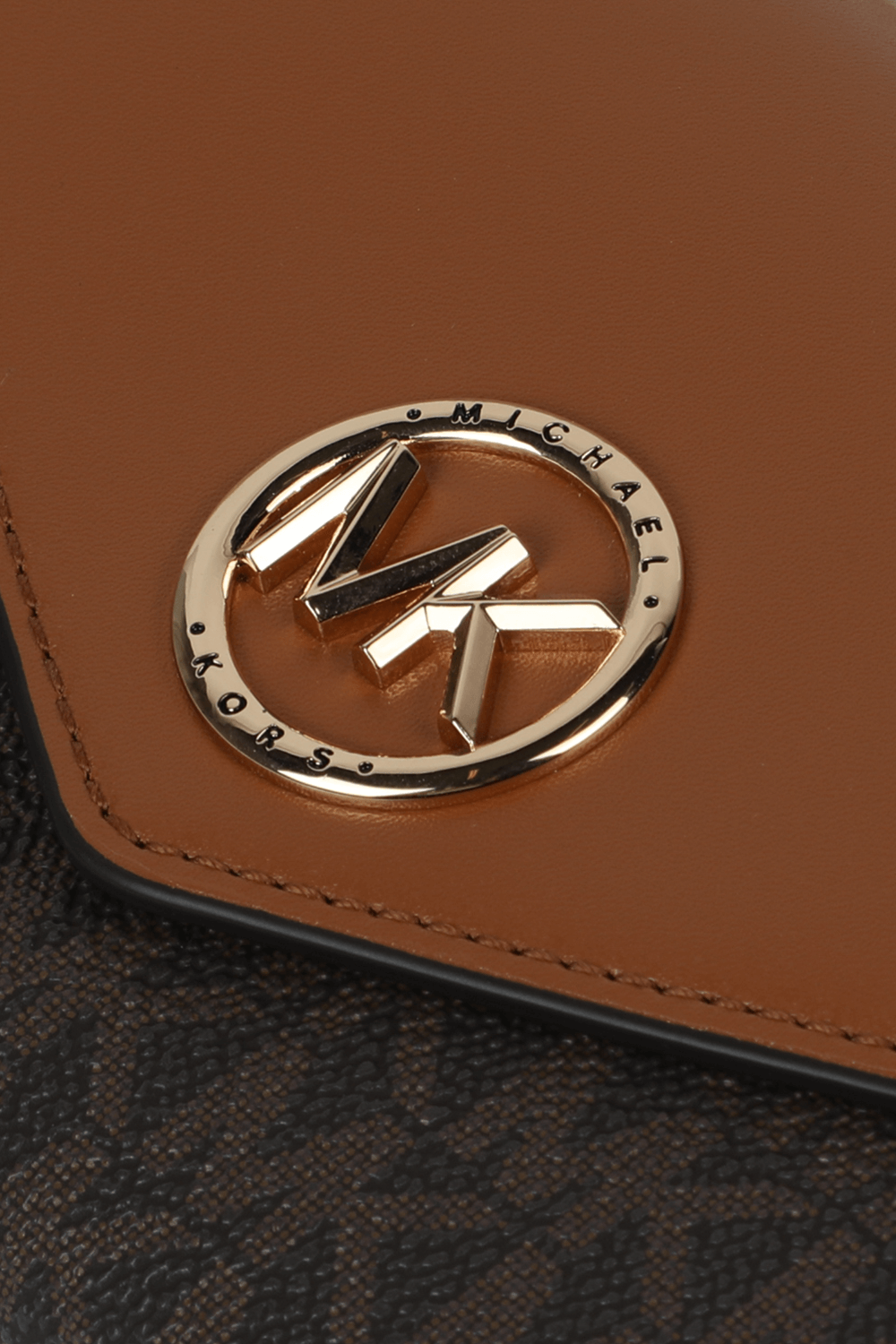 תמונת תקריב של Jet Set Charm Three-Tone Logo Crossbody Bag in Brown and White