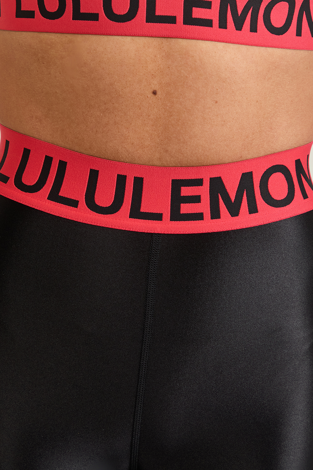 תמונת תקריב דוגמן של Satin Shine High-Rise Tight 25'' LULULEMON