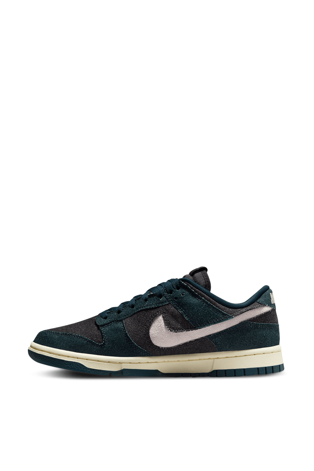 תמונה אחורית של נעלי סניקרס דאנק NIKE