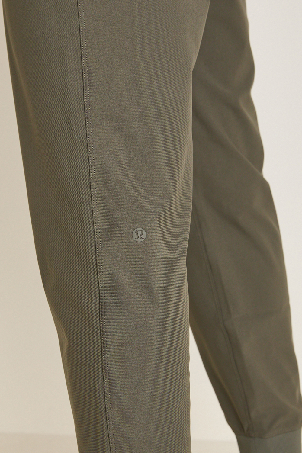 תמונת תקריב דוגמן של ABC Jogger Shorter LULULEMON