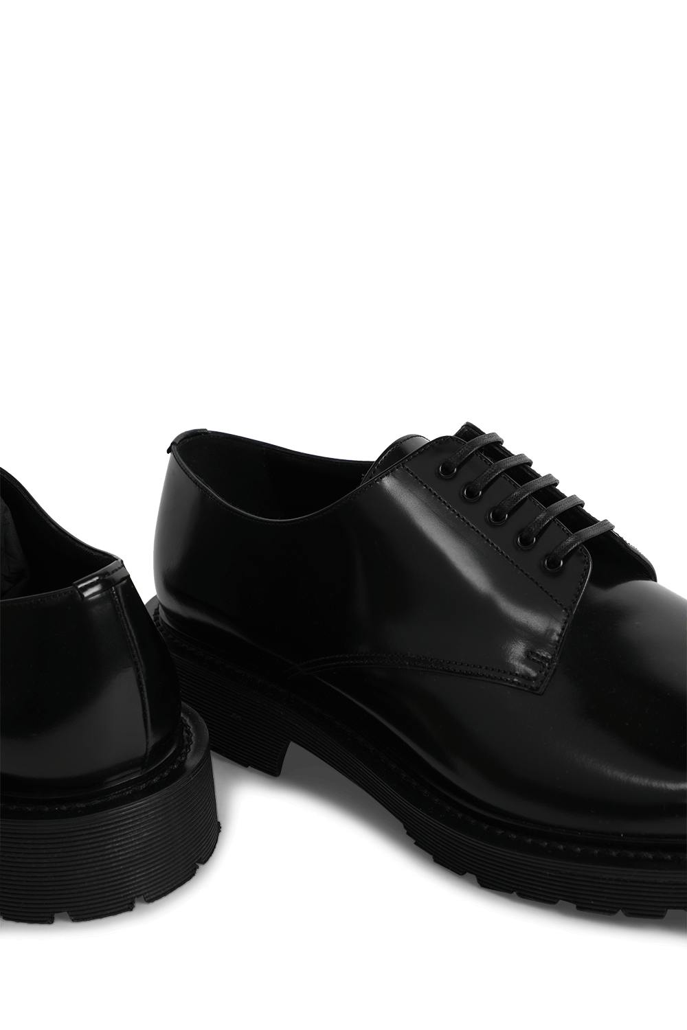 תמונת תקריב של נעלי דרבי אלגנטיות מעור SAINT LAURENT