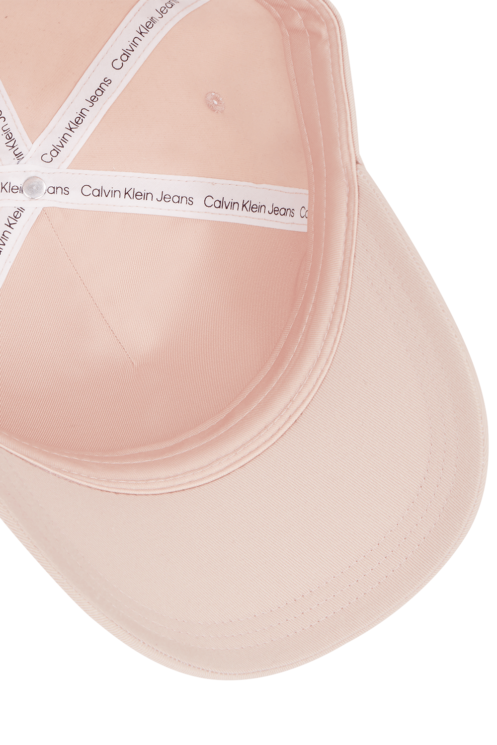 תמונת תקריב של כובע מצחייה CALVIN KLEIN