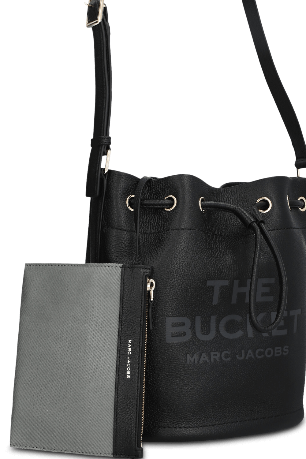 תמונת תקריב של תיק באקט MARC JACOBS