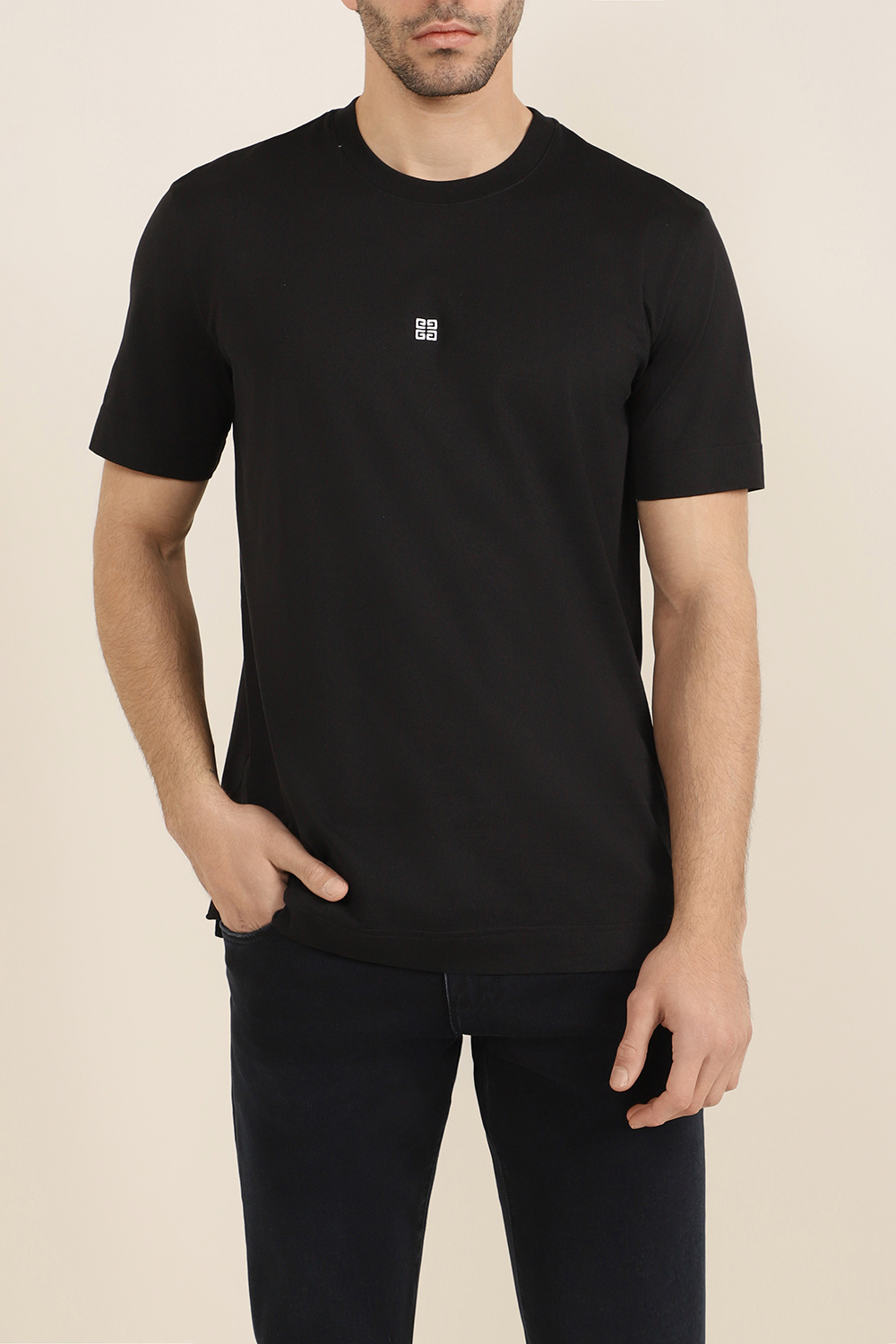 תמונת דוגמן קידמית של חולצת טי GIVENCHY