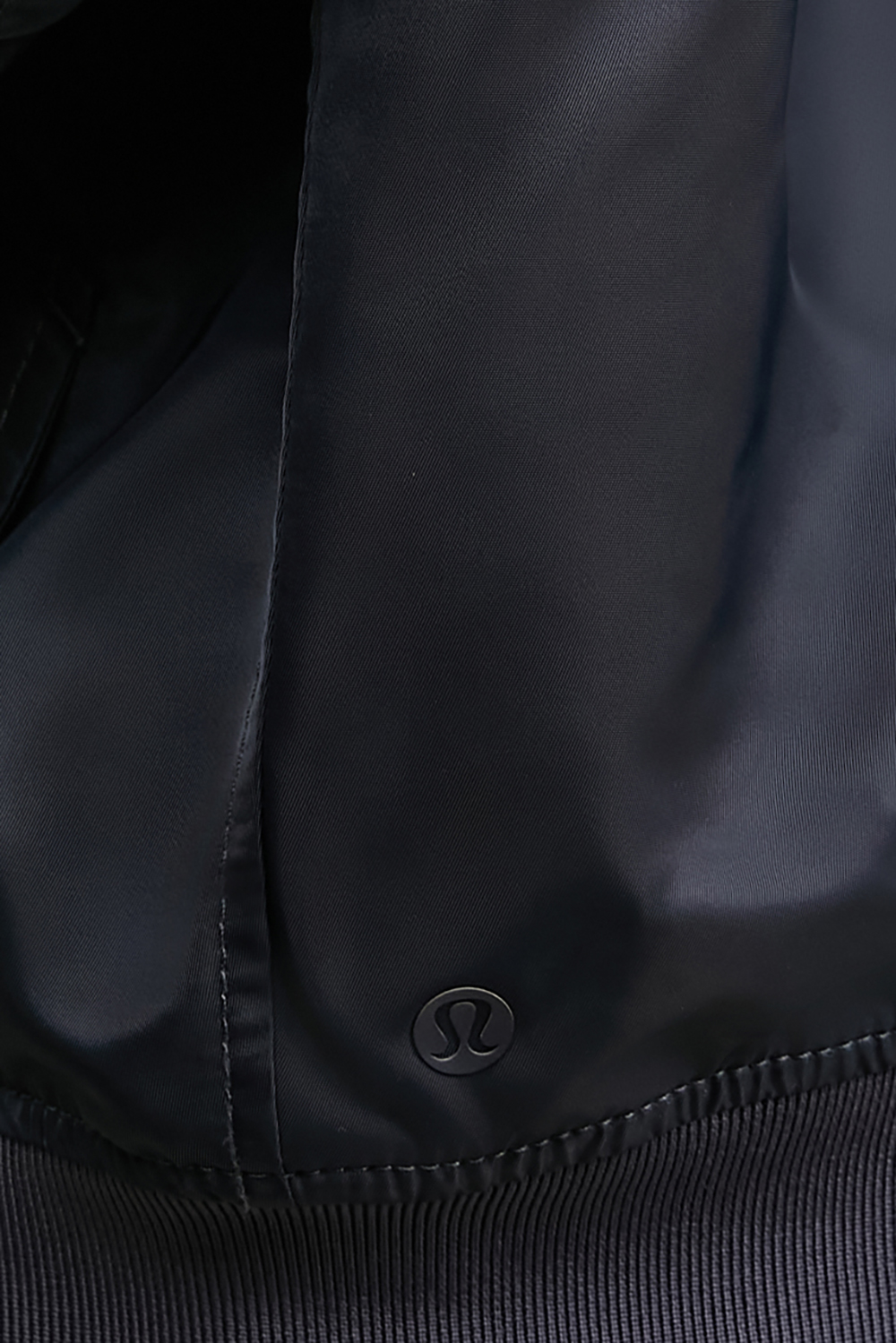 תמונת תקריב דוגמן של Oversized Insulated Flight Jacket LULULEMON