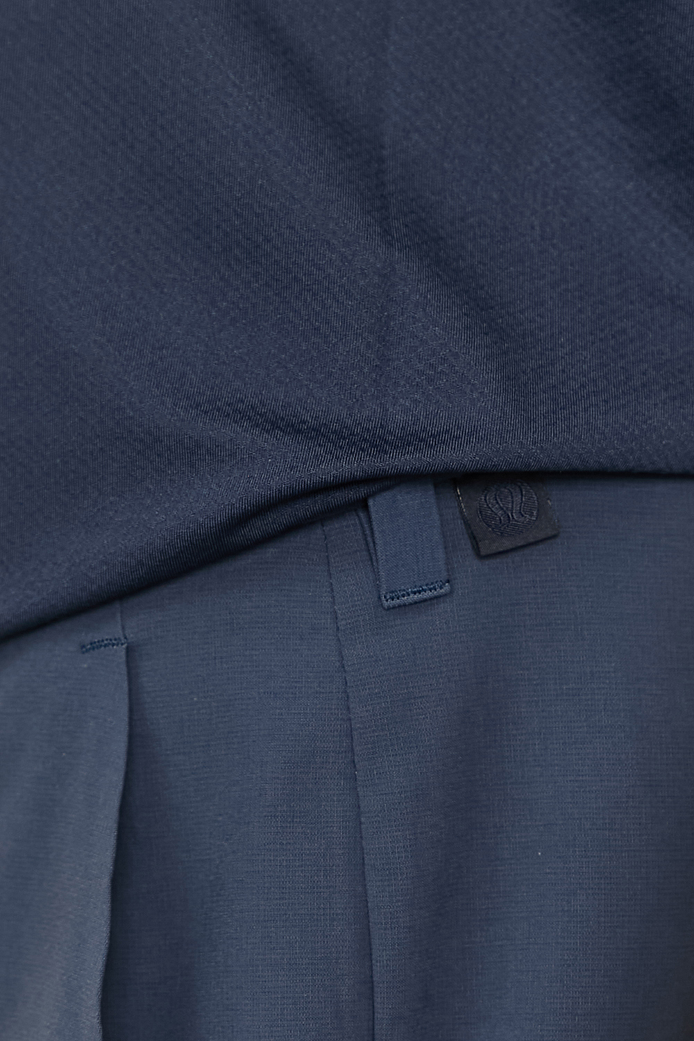 תמונת תקריב דוגמן של ABC Slim-Fit Golf Trouser 32"L