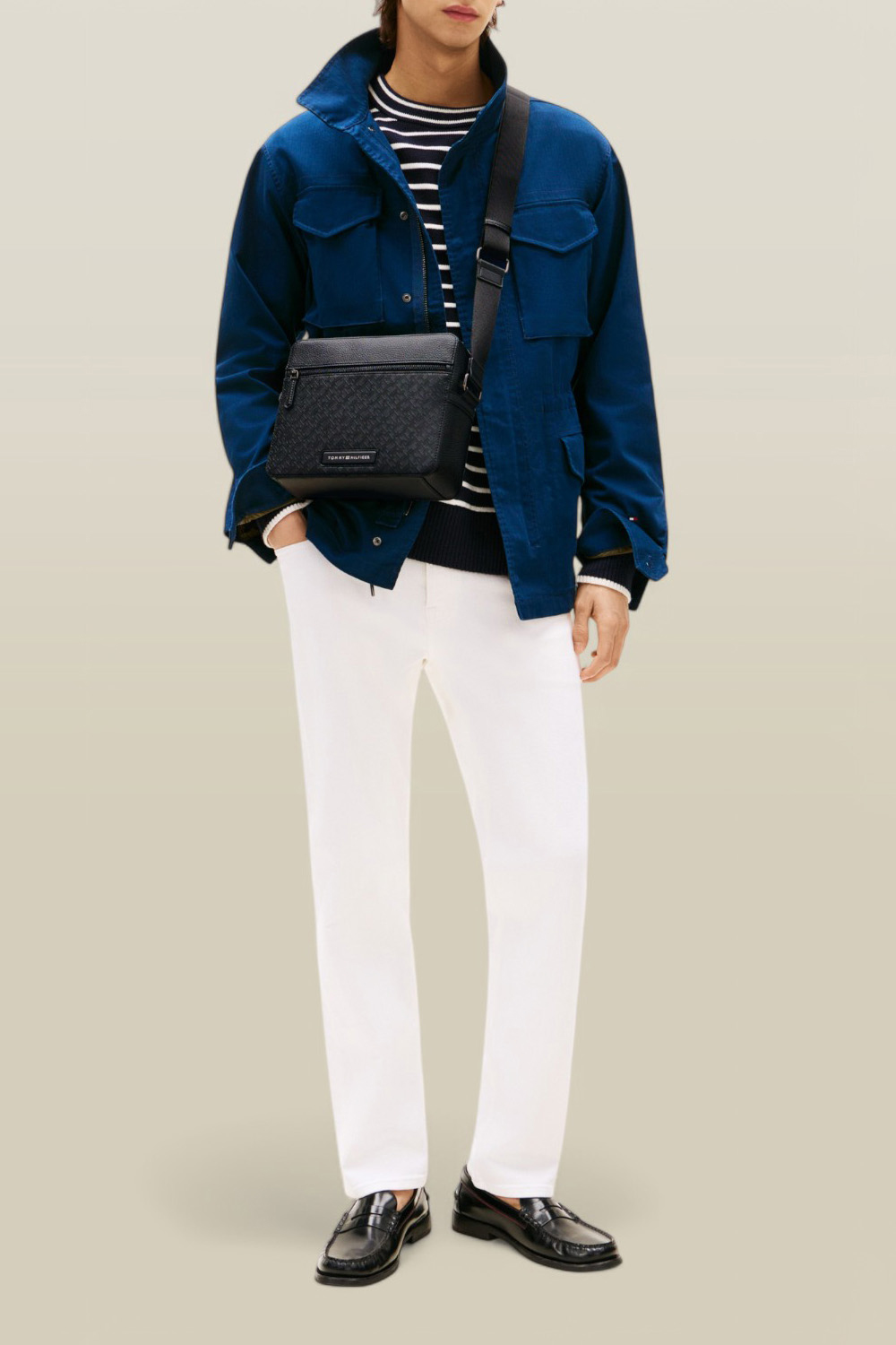 תמונת דוגמן קידמית של תיק קרוסבודי TOMMY HILFIGER