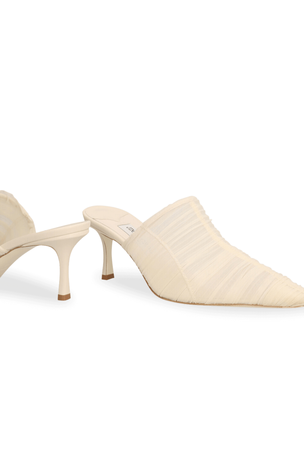 תמונת תקריב של נעלי מיולס עקב JIMMY CHOO