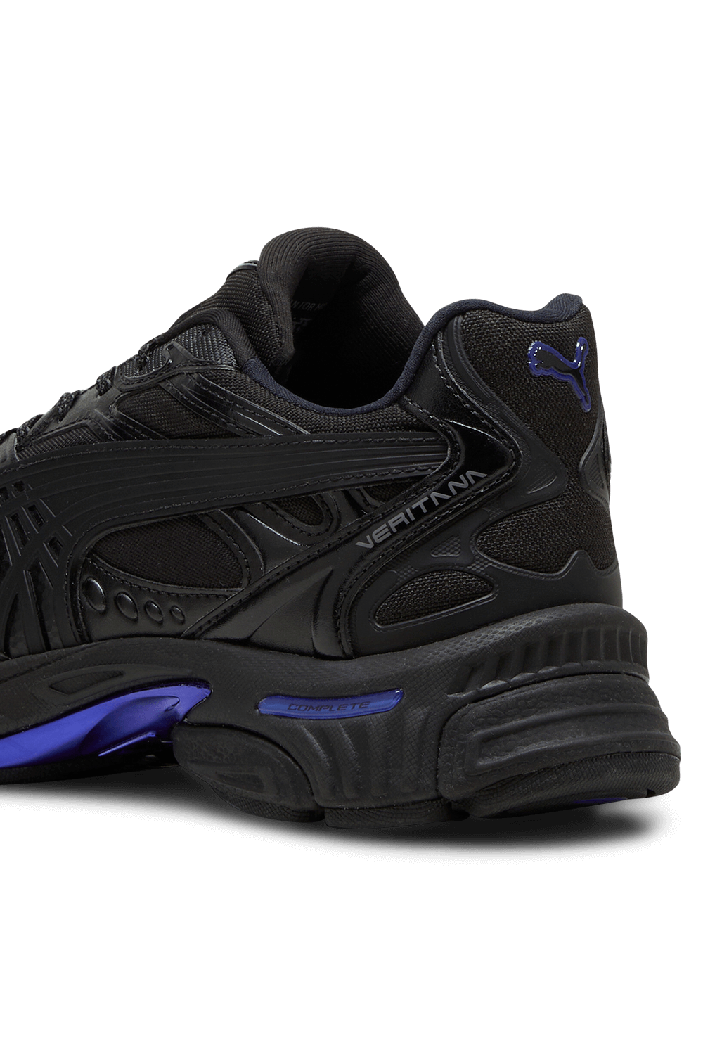 תמונת פנים של נעלי סניקרס PUMA