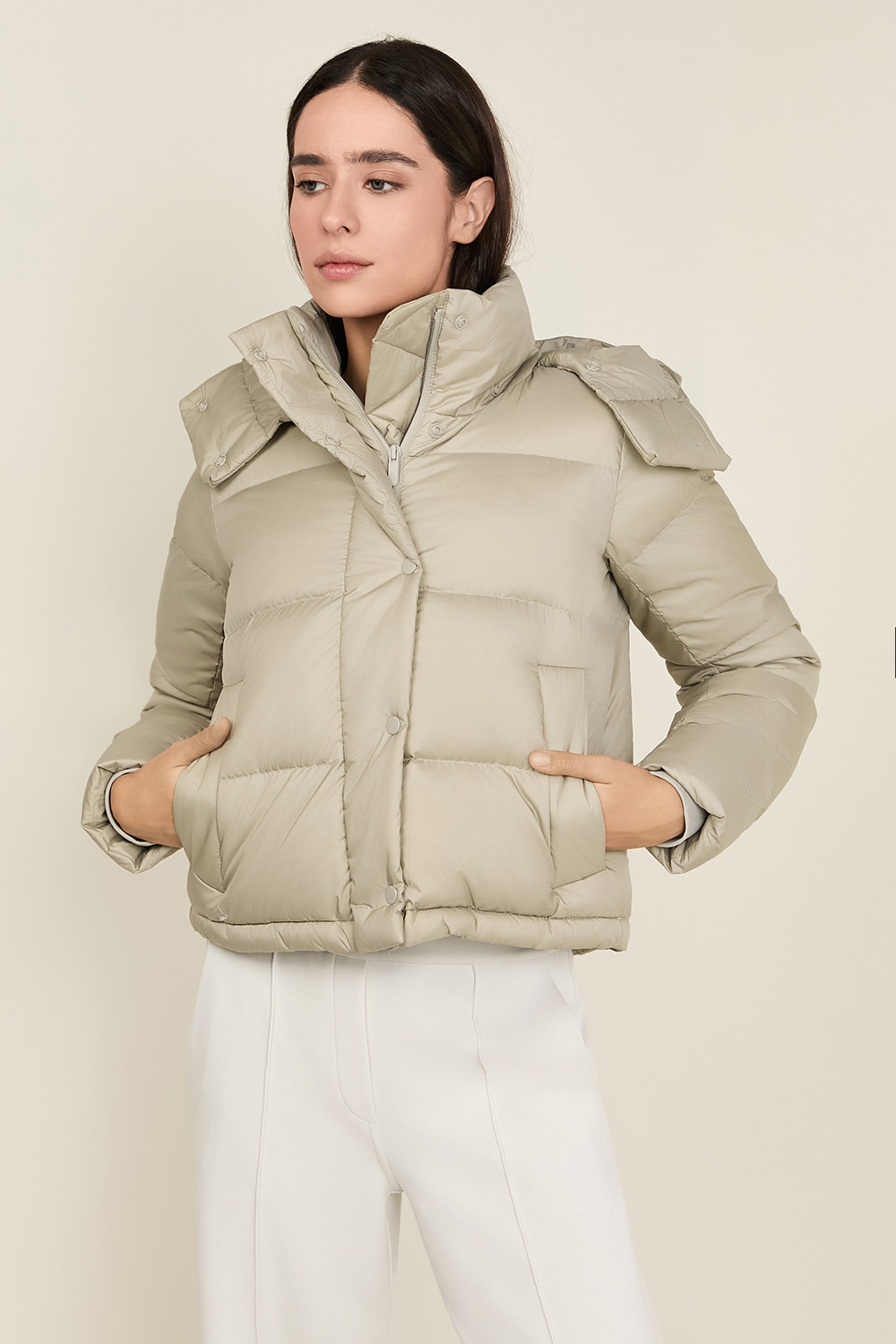 תמונת דוגמן קידמית של Wunder Puff Cropped Jacket LULULEMON