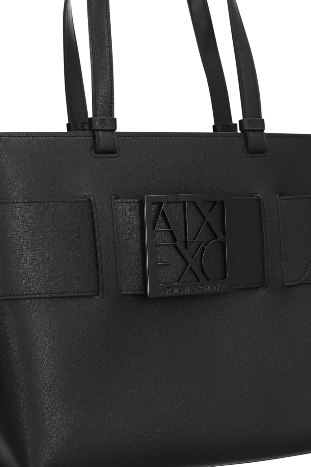 תמונת תקריב של תיק כתף ARMANI EXCHANGE