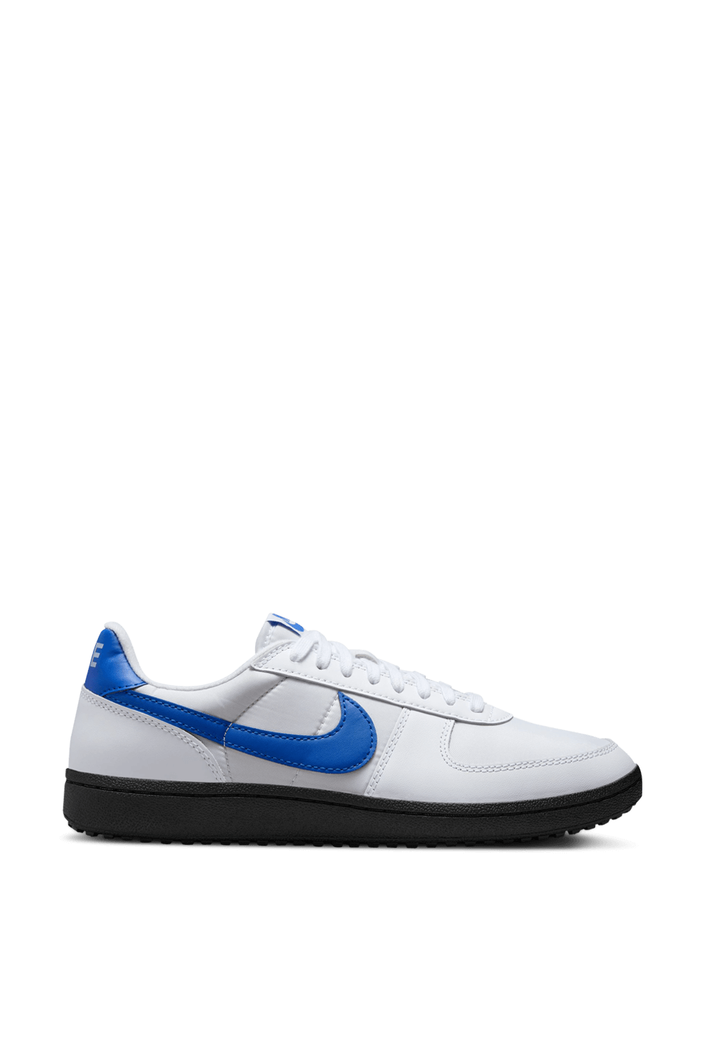 תמונה קידמית של נעלי סניקרס NIKE