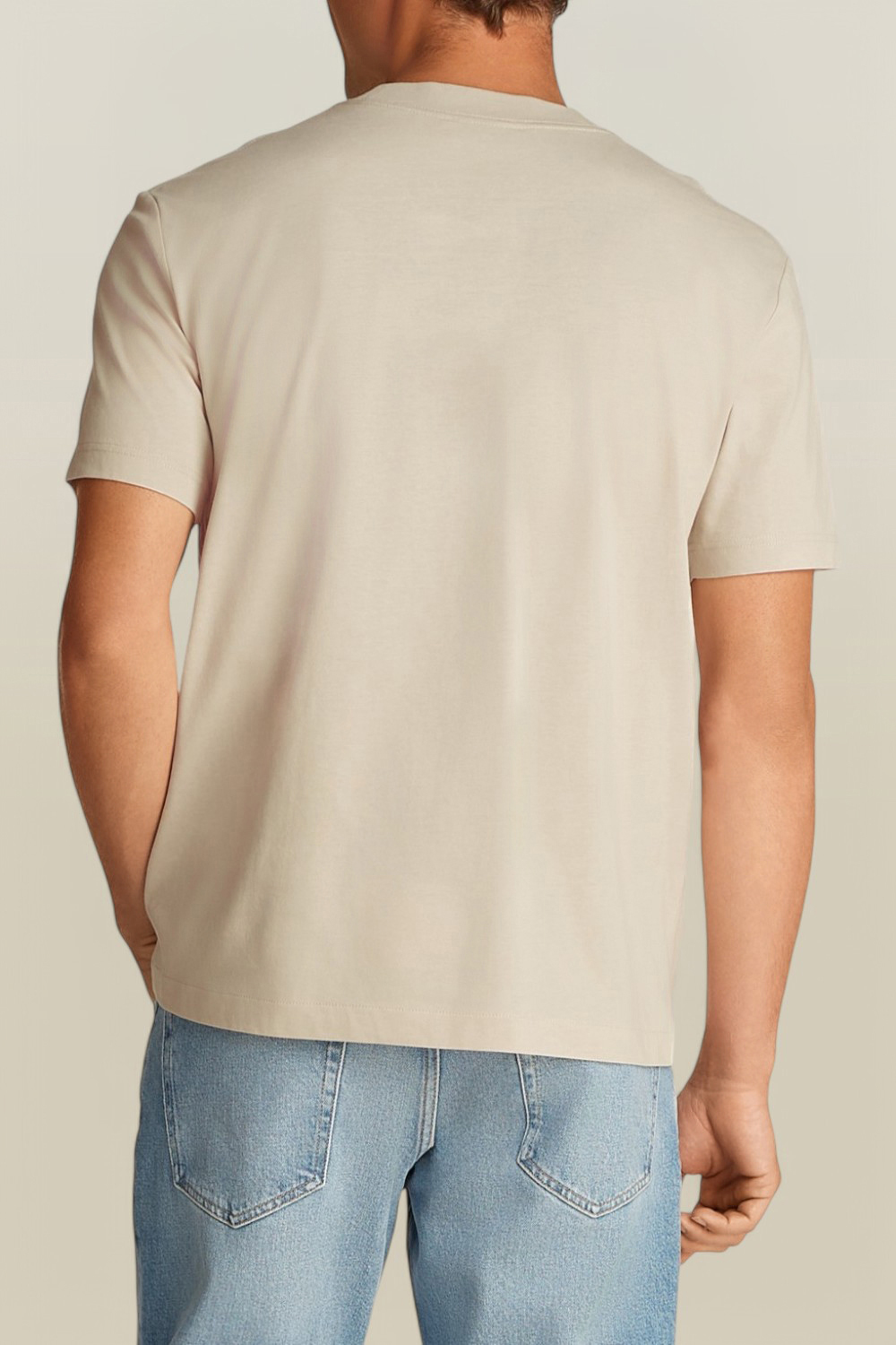 תמונת דוגמן אחורית של חולצת טי CALVIN KLEIN