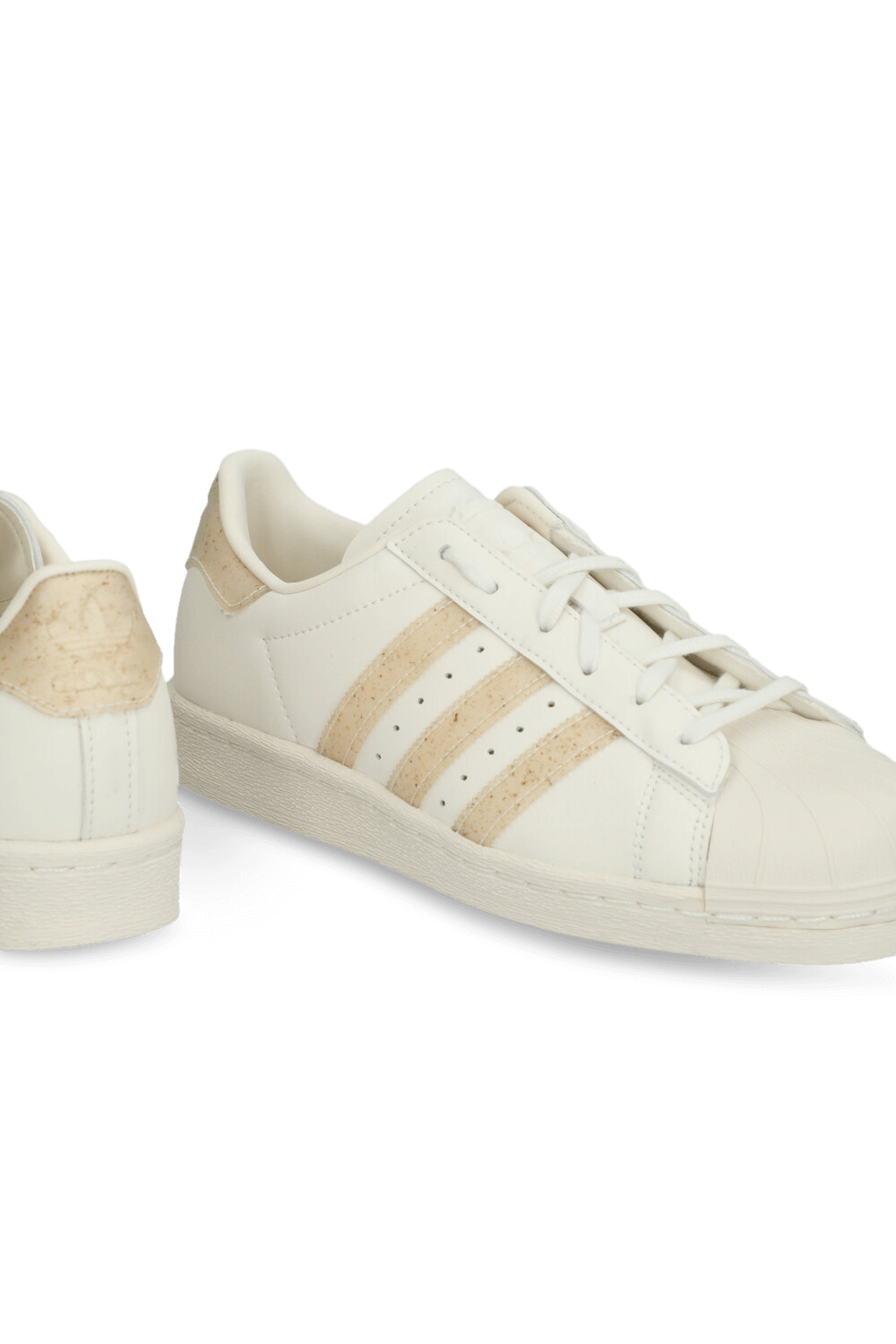 תמונת תקריב של נעלי סניקרס סופרסטאר 82 ADIDAS ORIGINALS