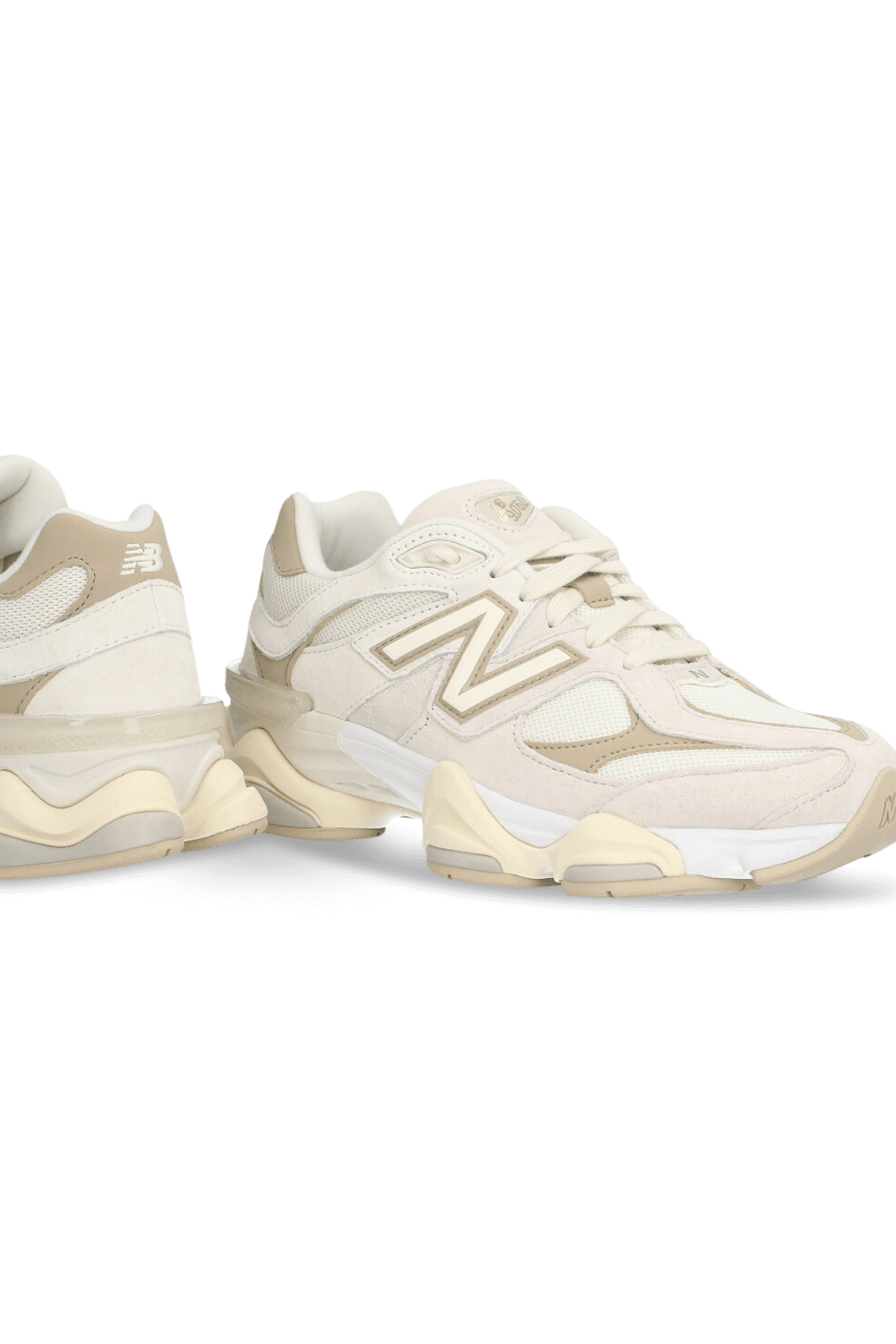 תמונת תקריב של נעלי סניקרס 9060 NEW BALANCE