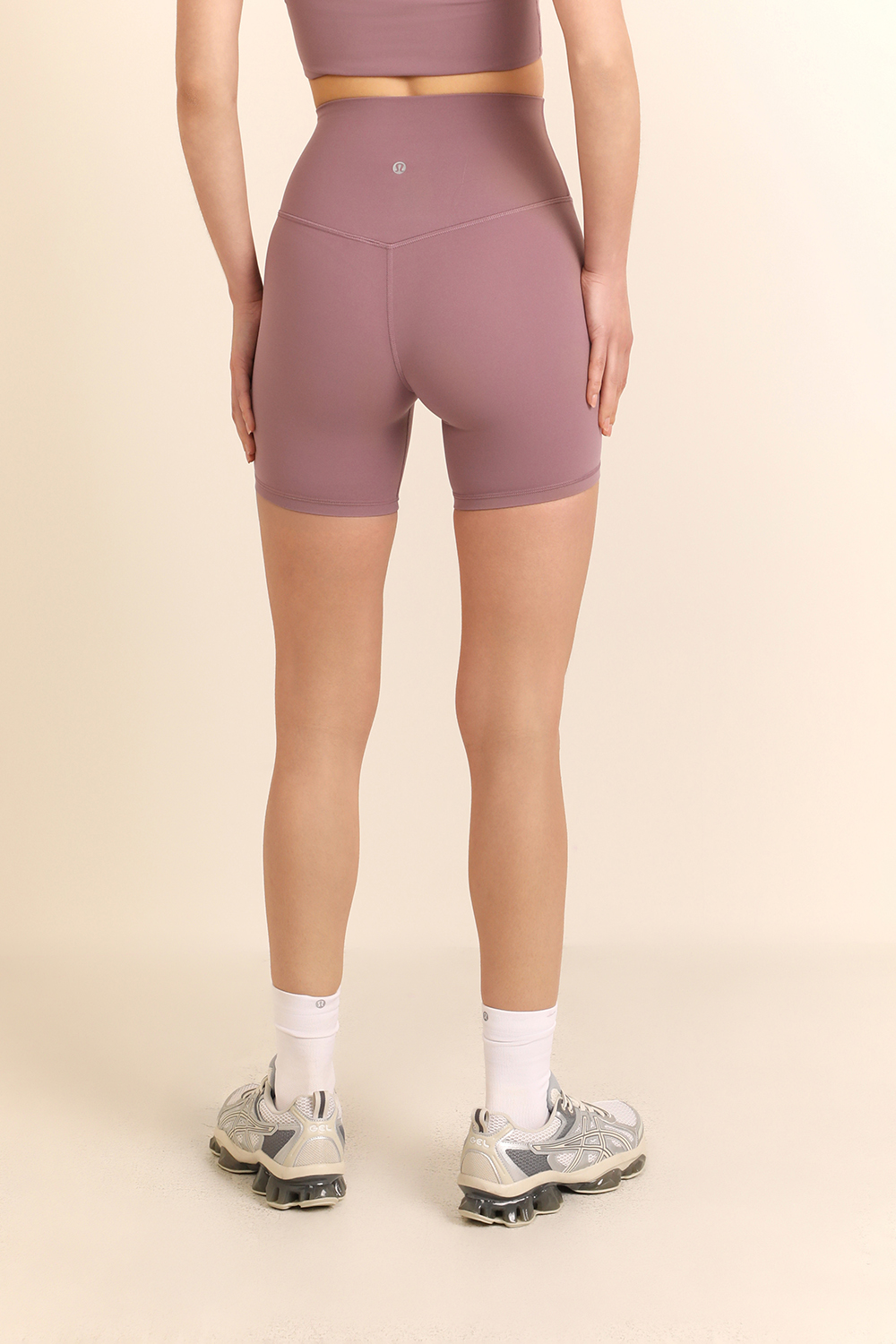 תמונת דוגמן אחורית של Align™ HR Short 6 LULULEMON