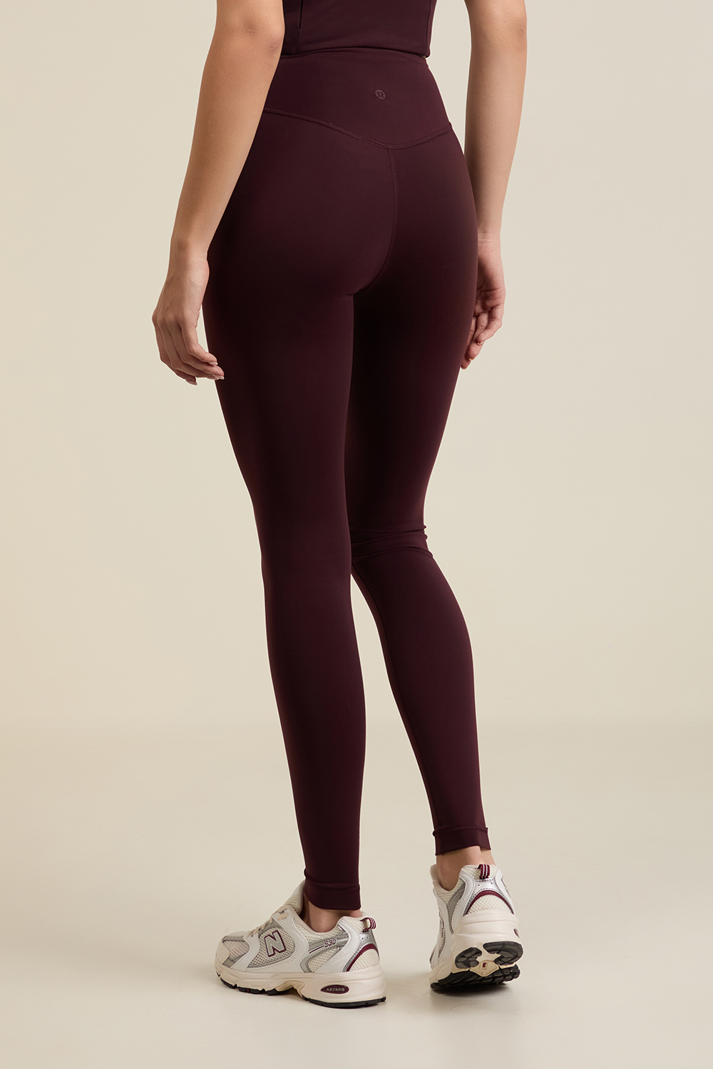 תמונת דוגמן אחורית של Wunder Under SmoothCover High-Rise Tight 28 LULULEMON