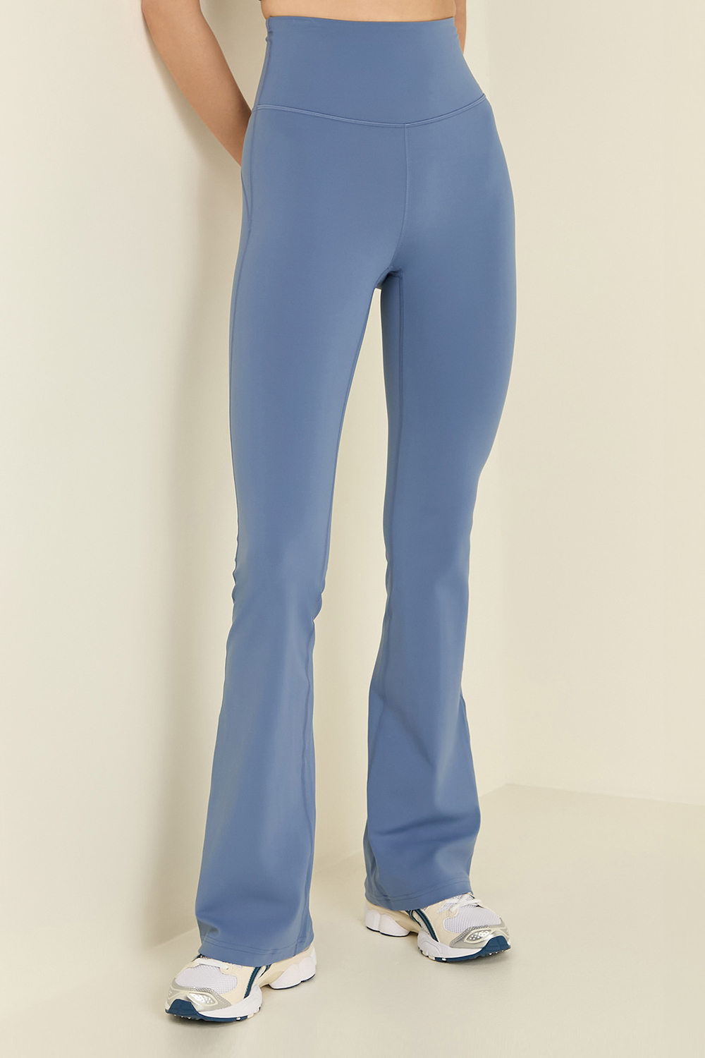 תמונת דוגמן קידמית של Groove Super-High-Rise Nulu™ Flared Pant *Regular LULULEMON